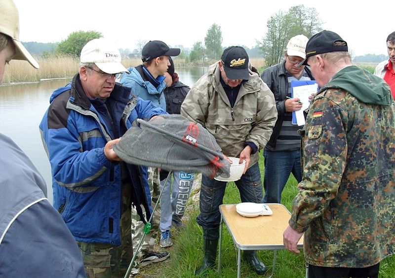 Zawody koła PZW 128 Szubin w Antoniewie