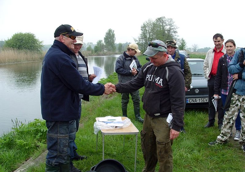 Zawody koła PZW 128 Szubin w Antoniewie