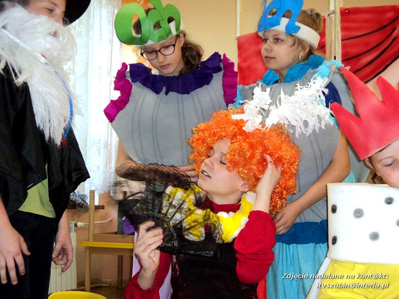 Przedstawienie w wykonaniu uczniów ze Szkoły Podstawowej nr 2