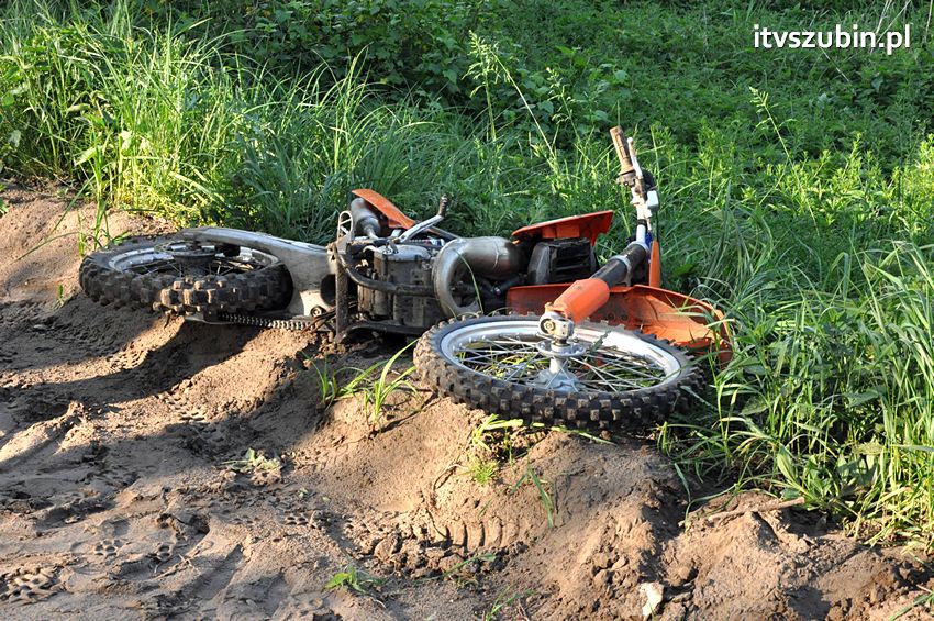 Wypadek z udziałem motocyklisty koło Zazdrości