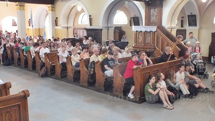 Pielgrzymi w drodze do Górki Klasztornej