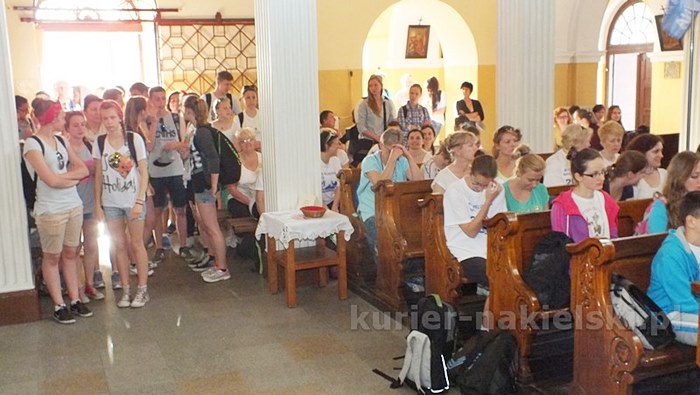 Pielgrzymi w drodze do Górki Klasztornej