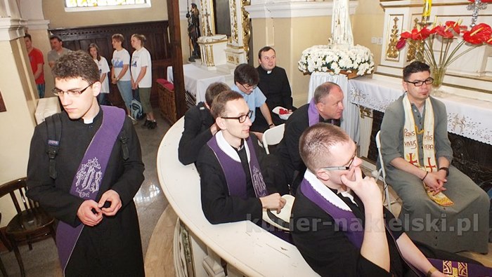 Pielgrzymi w drodze do Górki Klasztornej