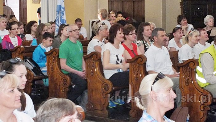 Pielgrzymi w drodze do Górki Klasztornej