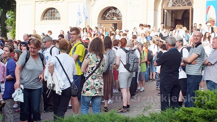 Pielgrzymi w drodze do Górki Klasztornej
