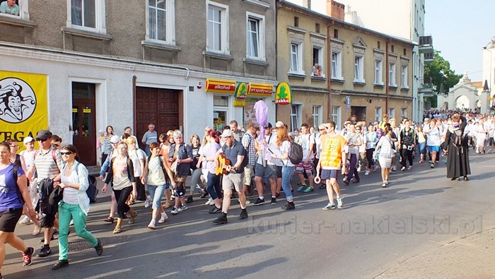 Pielgrzymi w drodze do Górki Klasztornej