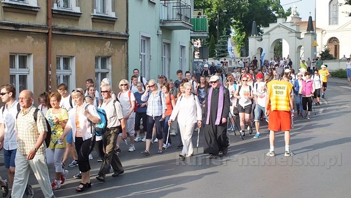 Pielgrzymi w drodze do Górki Klasztornej