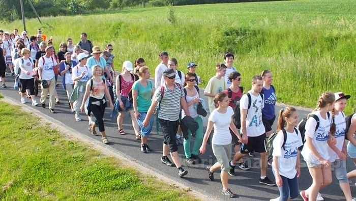Pielgrzymi w drodze do Górki Klasztornej
