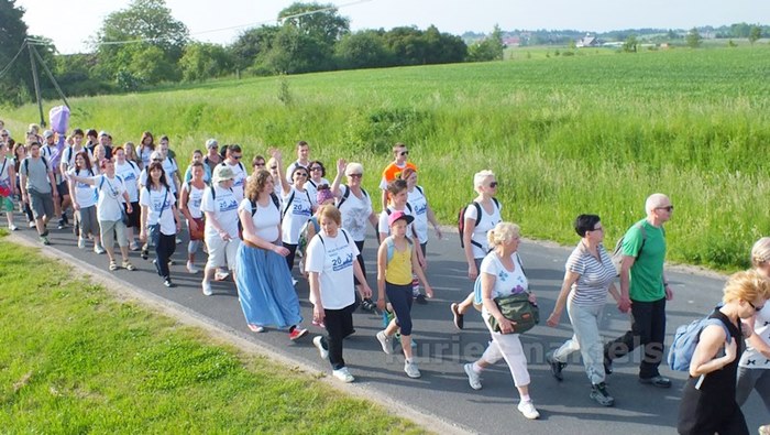 Pielgrzymi w drodze do Górki Klasztornej