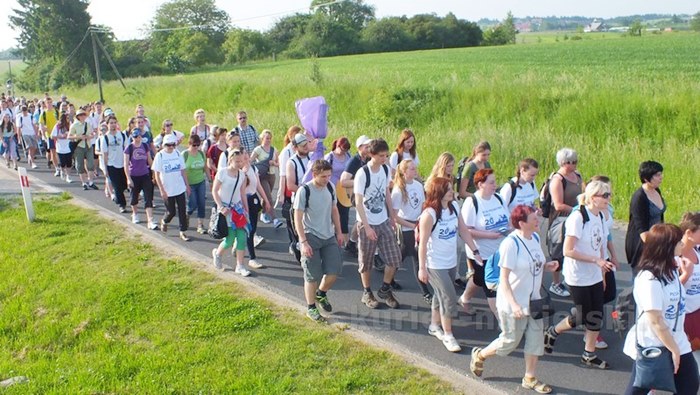 Pielgrzymi w drodze do Górki Klasztornej