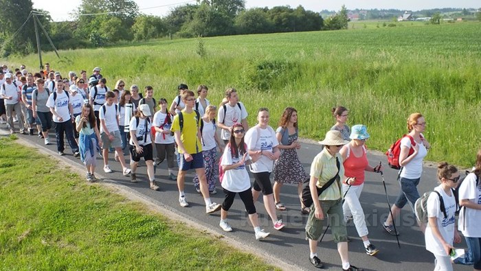 Pielgrzymi w drodze do Górki Klasztornej