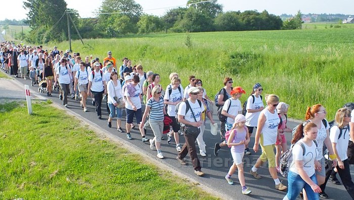 Pielgrzymi w drodze do Górki Klasztornej