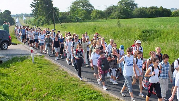 Pielgrzymi w drodze do Górki Klasztornej