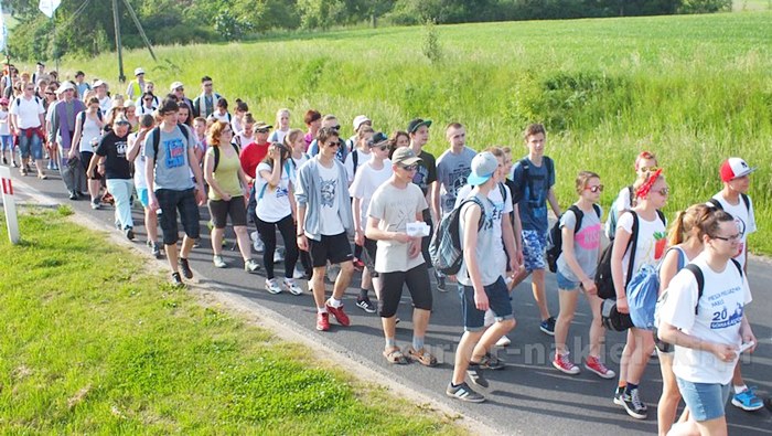 Pielgrzymi w drodze do Górki Klasztornej
