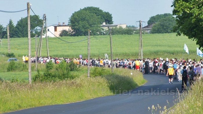 Pielgrzymi w drodze do Górki Klasztornej
