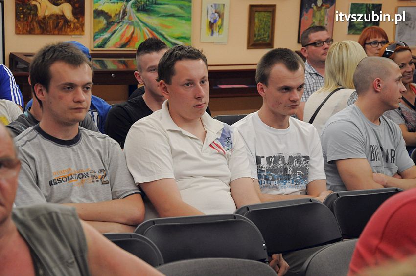 Piłkarze Zawiszy Bydgoszcz z Pucharem Polski w Szubinie