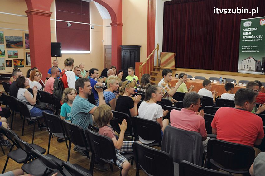 Piłkarze Zawiszy Bydgoszcz z Pucharem Polski w Szubinie