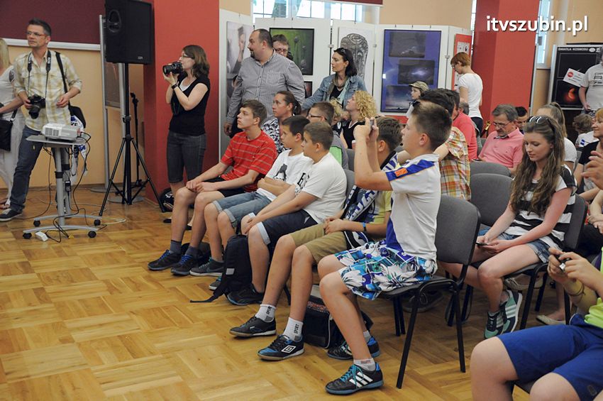 Piłkarze Zawiszy Bydgoszcz z Pucharem Polski w Szubinie