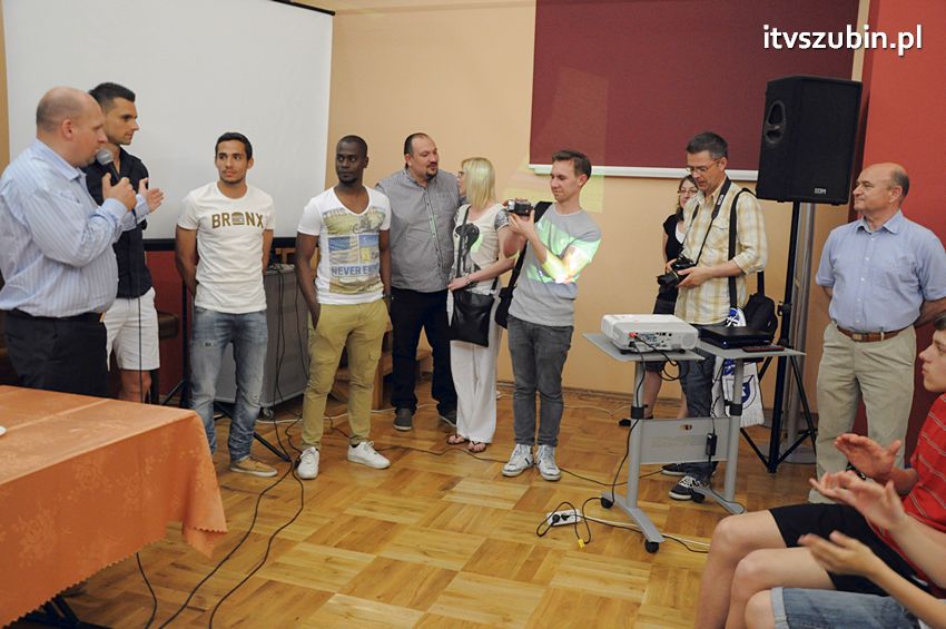 Piłkarze Zawiszy Bydgoszcz z Pucharem Polski w Szubinie