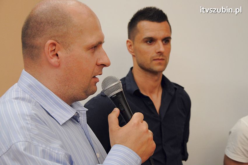 Piłkarze Zawiszy Bydgoszcz z Pucharem Polski w Szubinie