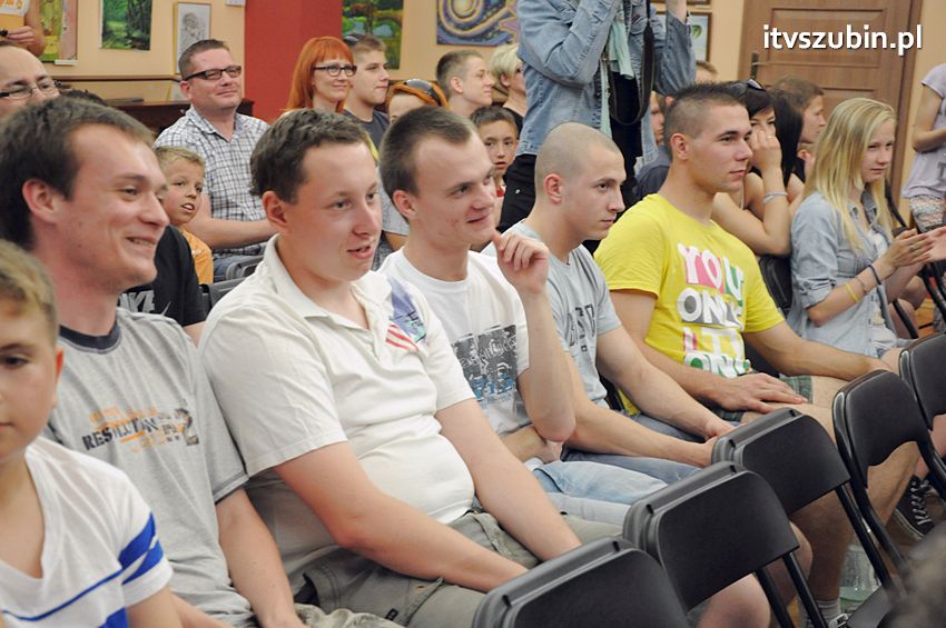 Piłkarze Zawiszy Bydgoszcz z Pucharem Polski w Szubinie