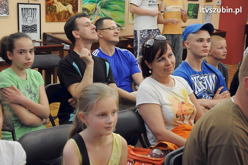 Piłkarze Zawiszy Bydgoszcz z Pucharem Polski w Szubinie