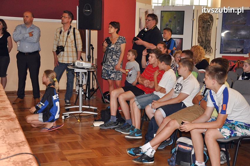 Piłkarze Zawiszy Bydgoszcz z Pucharem Polski w Szubinie