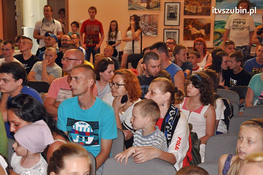 Piłkarze Zawiszy Bydgoszcz z Pucharem Polski w Szubinie