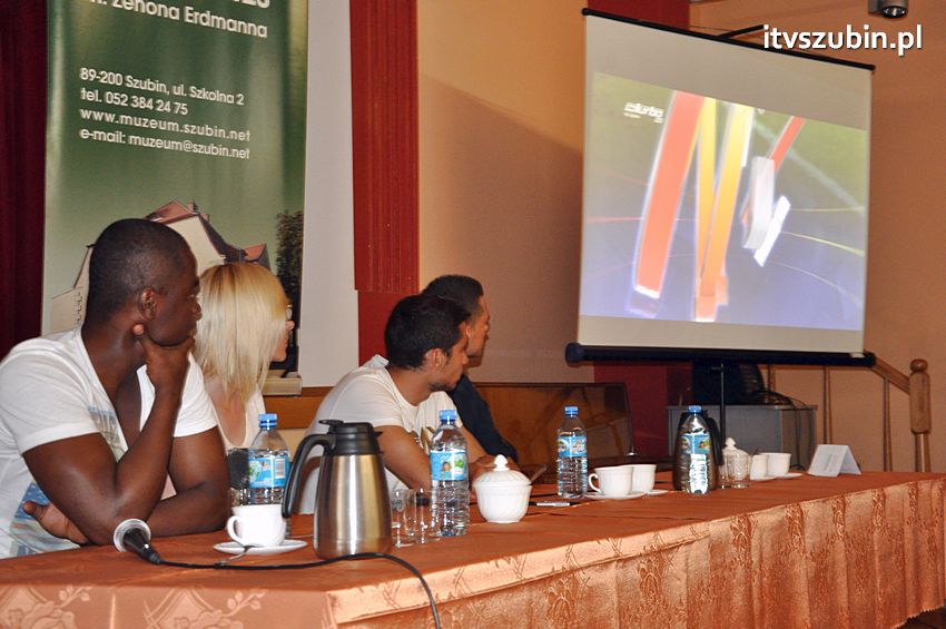 Piłkarze Zawiszy Bydgoszcz z Pucharem Polski w Szubinie