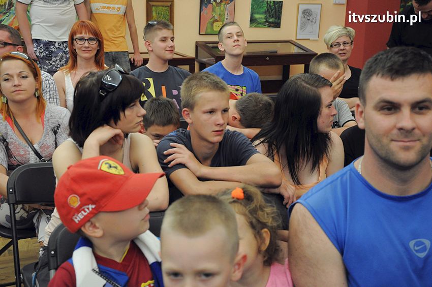 Piłkarze Zawiszy Bydgoszcz z Pucharem Polski w Szubinie