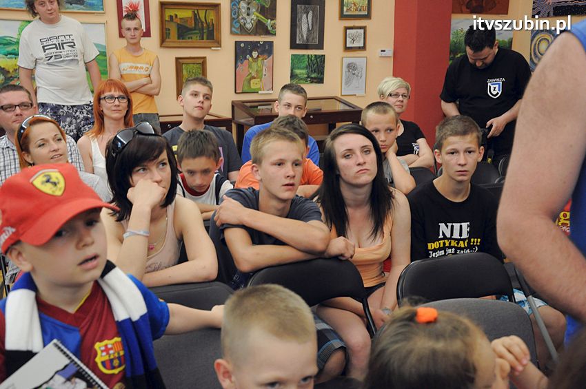 Piłkarze Zawiszy Bydgoszcz z Pucharem Polski w Szubinie