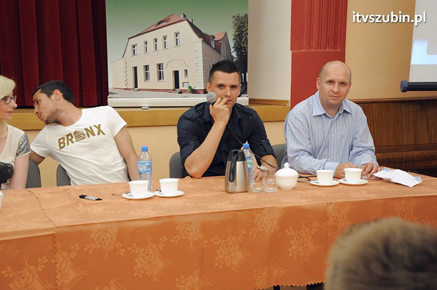 Piłkarze Zawiszy Bydgoszcz z Pucharem Polski w Szubinie