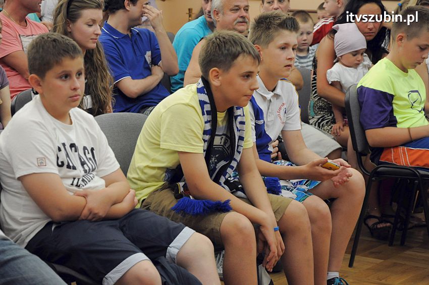 Piłkarze Zawiszy Bydgoszcz z Pucharem Polski w Szubinie