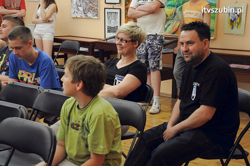 Piłkarze Zawiszy Bydgoszcz z Pucharem Polski w Szubinie