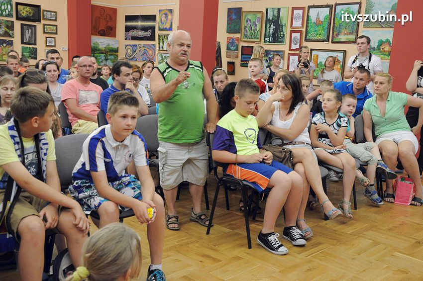 Piłkarze Zawiszy Bydgoszcz z Pucharem Polski w Szubinie