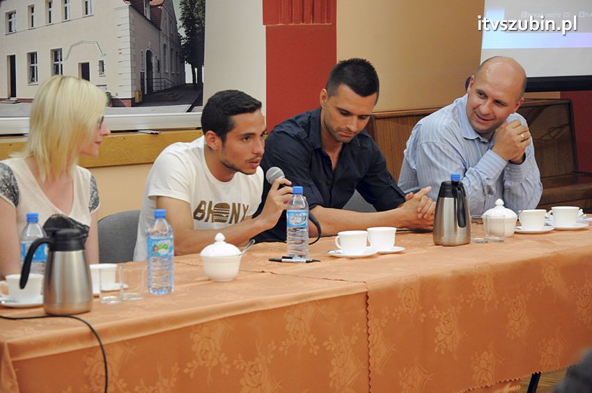 Piłkarze Zawiszy Bydgoszcz z Pucharem Polski w Szubinie