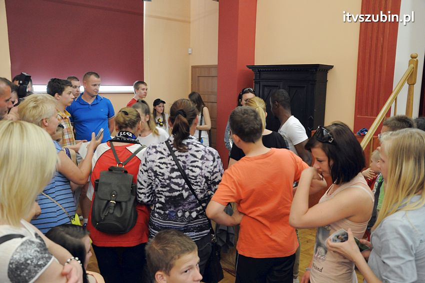 Piłkarze Zawiszy Bydgoszcz z Pucharem Polski w Szubinie