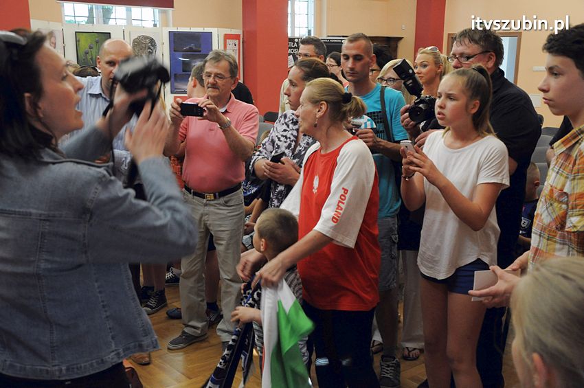 Piłkarze Zawiszy Bydgoszcz z Pucharem Polski w Szubinie