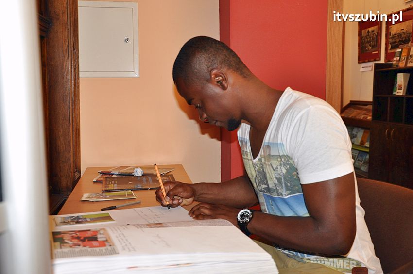 Piłkarze Zawiszy Bydgoszcz z Pucharem Polski w Szubinie