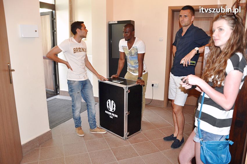 Piłkarze Zawiszy Bydgoszcz z Pucharem Polski w Szubinie