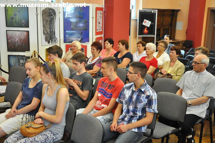 Dwory i pałace w życiu lokalnych społeczności