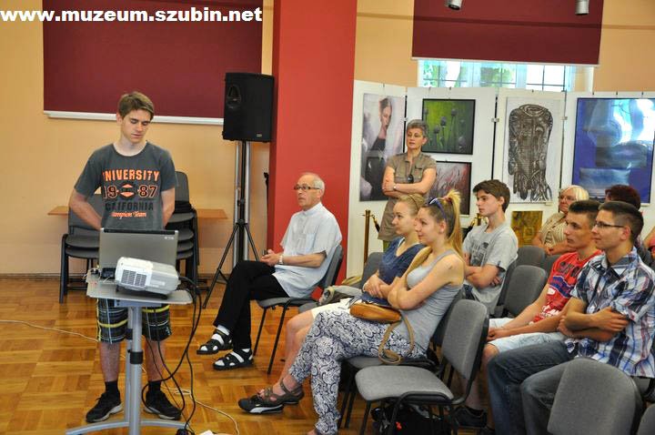 Dwory i pałace w życiu lokalnych społeczności