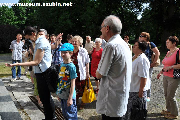 Dwory i pałace w życiu lokalnych społeczności