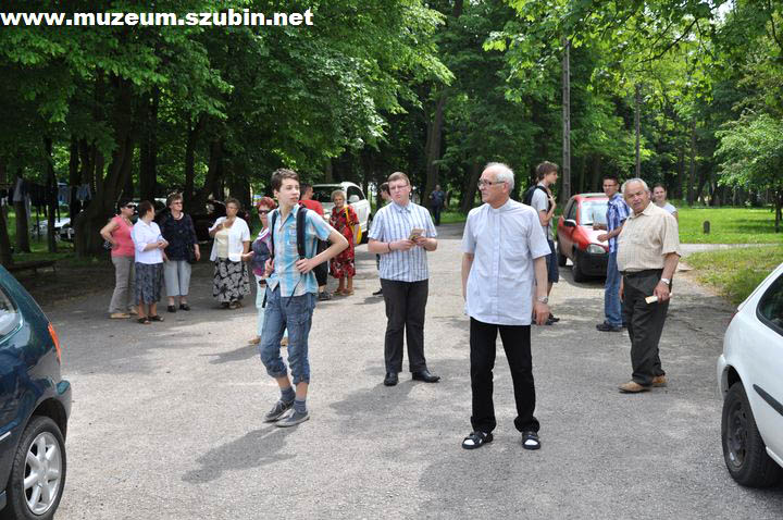 Dwory i pałace w życiu lokalnych społeczności