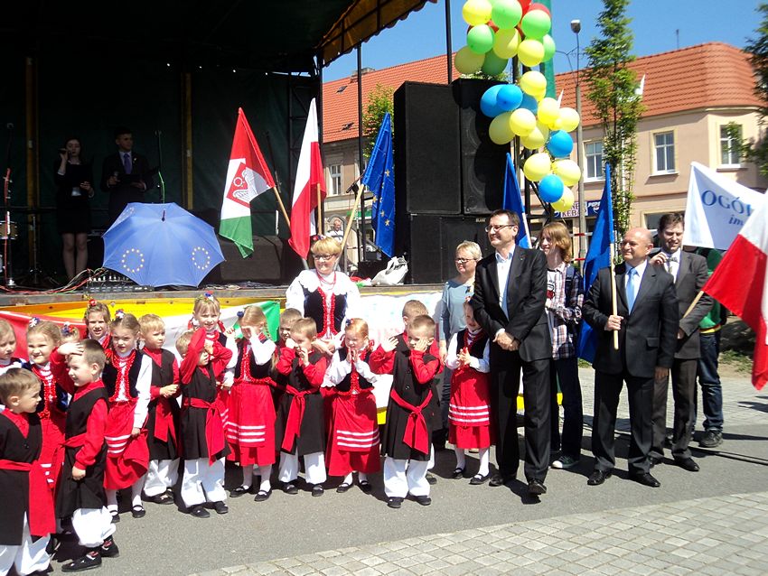 Młodzi mieszkańcy gminy tańczą w zespole wokalno ? tanecznym Pałuczaczki w Samorządowym Przedszkolu nr 2 w Szubinie