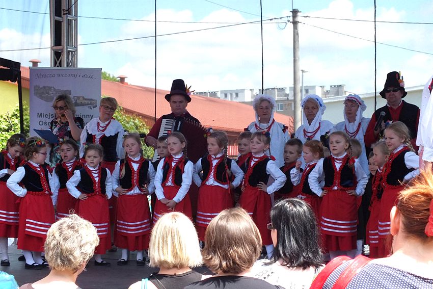 Młodzi mieszkańcy gminy tańczą w zespole wokalno ? tanecznym Pałuczaczki w Samorządowym Przedszkolu nr 2 w Szubinie