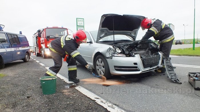 Kolizja z udziałem trzech samochodów na krajowej dziesiątce