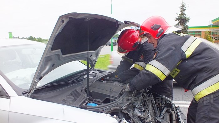 Kolizja z udziałem trzech samochodów na krajowej dziesiątce