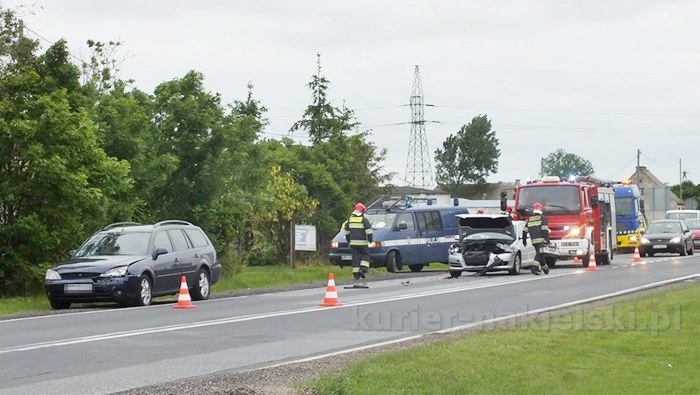 Kolizja z udziałem trzech samochodów na krajowej dziesiątce