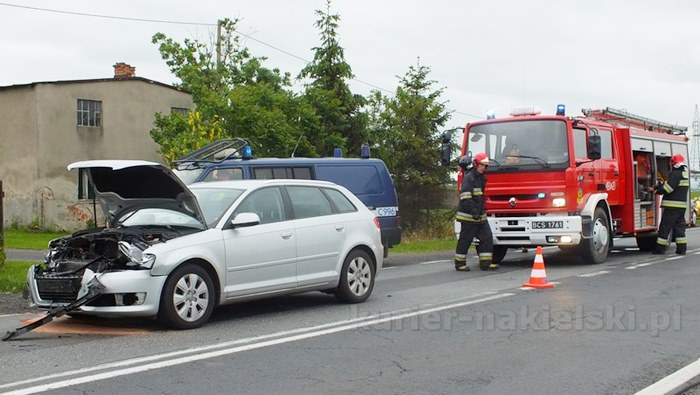 Kolizja z udziałem trzech samochodów na krajowej dziesiątce